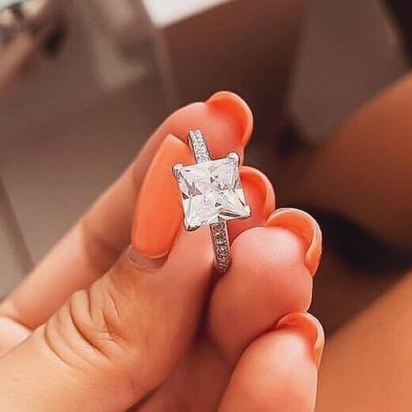 NEW 925 STERLING SILVER DIAMOND ENGAGEMENT RING, CUTE RING, SHINY RING. - Picture 1 of 6